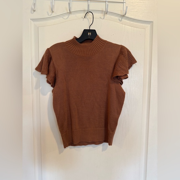 And now this women’s brown flutter short sleeve lightweight knit sweater small - Picture 1 of 7